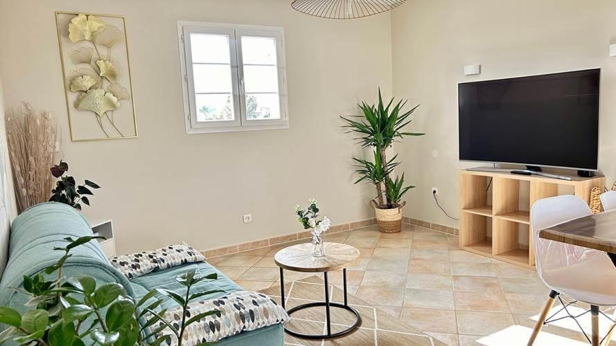 2 Hebergements - 10 Couchages - Parking, Piscine, Jacuzzi - Convivialite Roquebrune-sur Argens Exterior foto