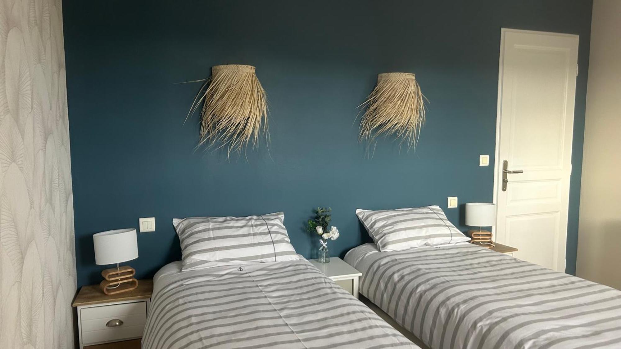 2 Hebergements - 10 Couchages - Parking, Piscine, Jacuzzi - Convivialite Roquebrune-sur Argens Exterior foto