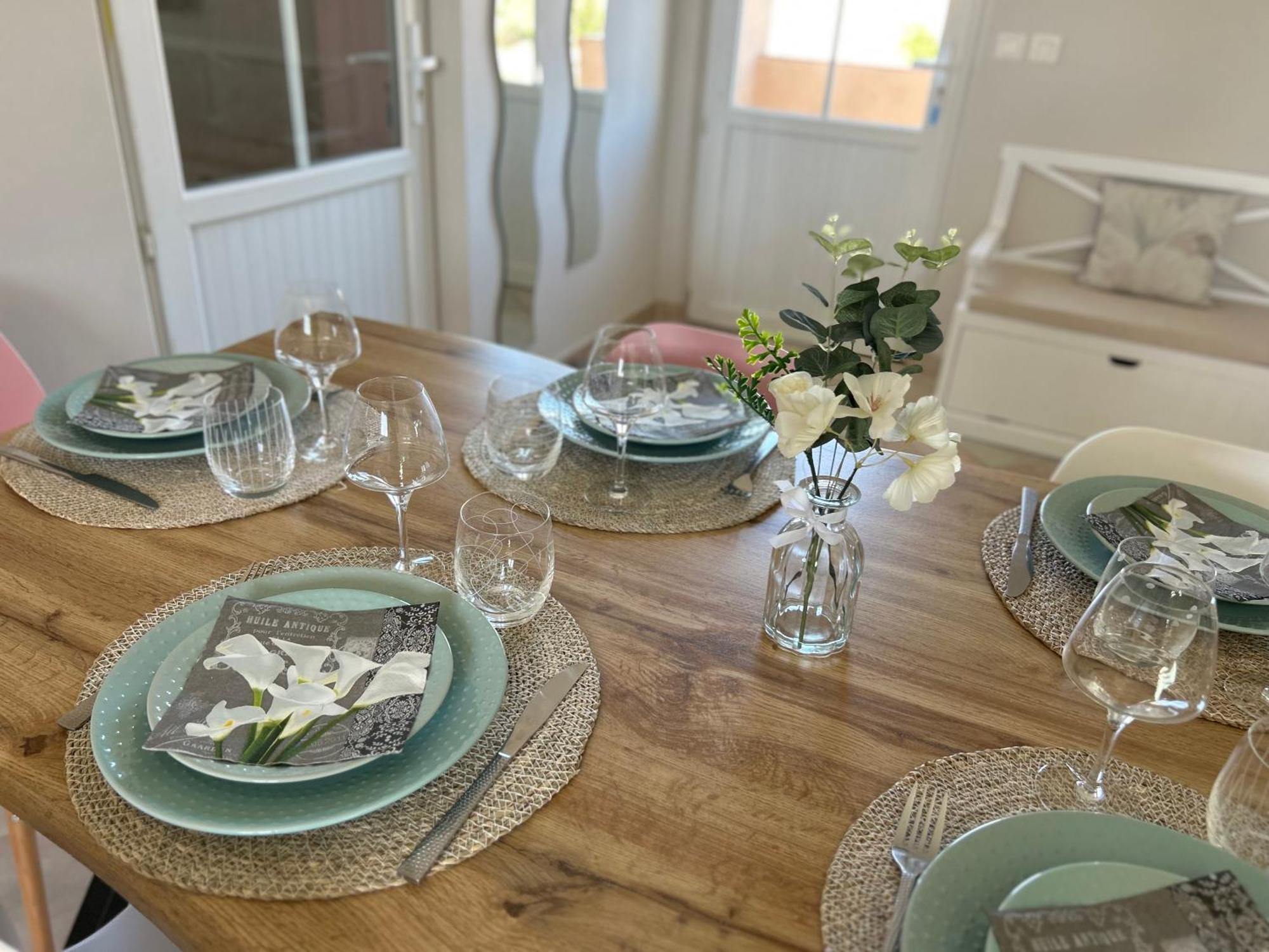 2 Hebergements - 10 Couchages - Parking, Piscine, Jacuzzi - Convivialite Roquebrune-sur Argens Exterior foto