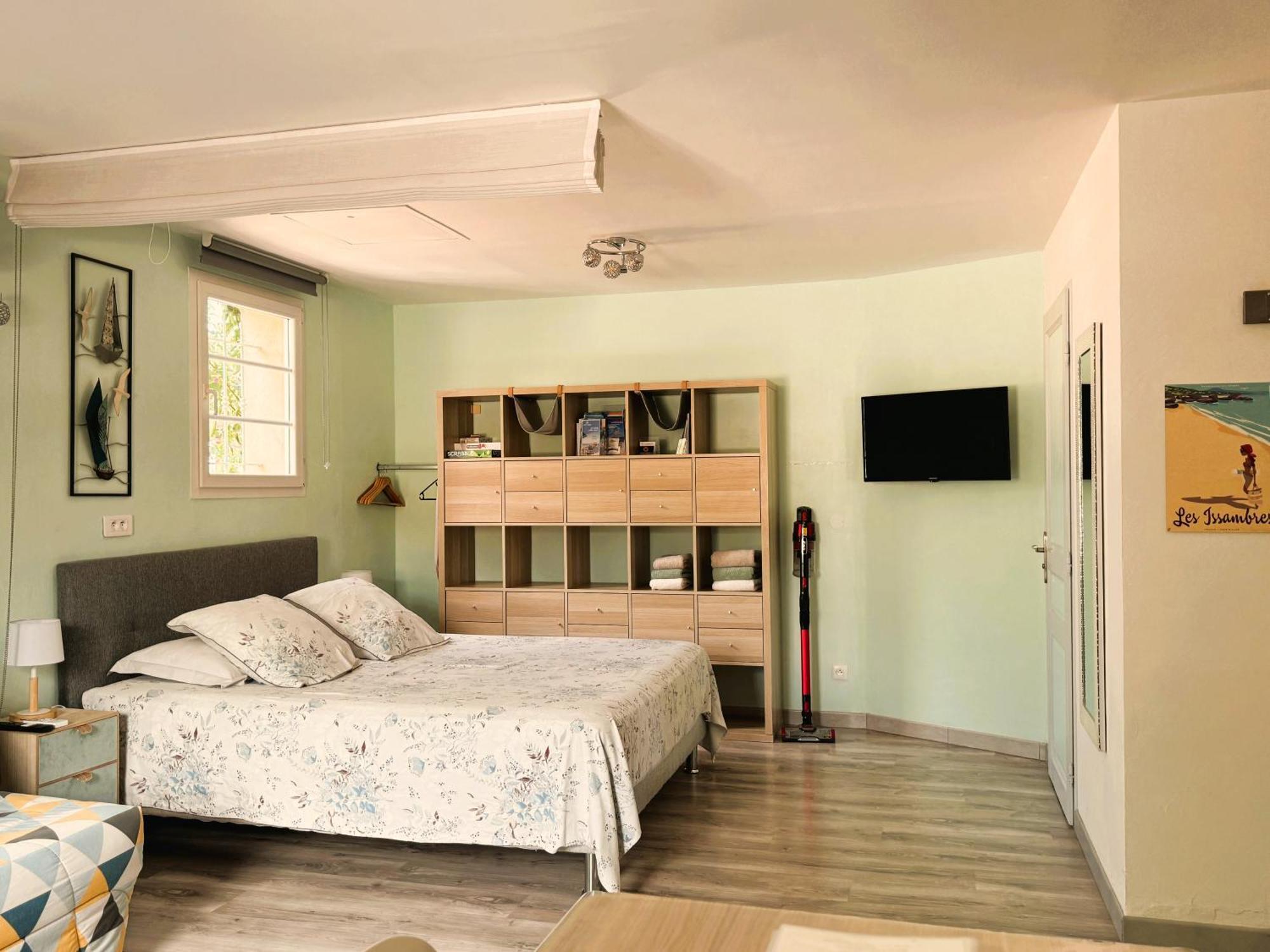 2 Hebergements - 10 Couchages - Parking, Piscine, Jacuzzi - Convivialite Roquebrune-sur Argens Exterior foto